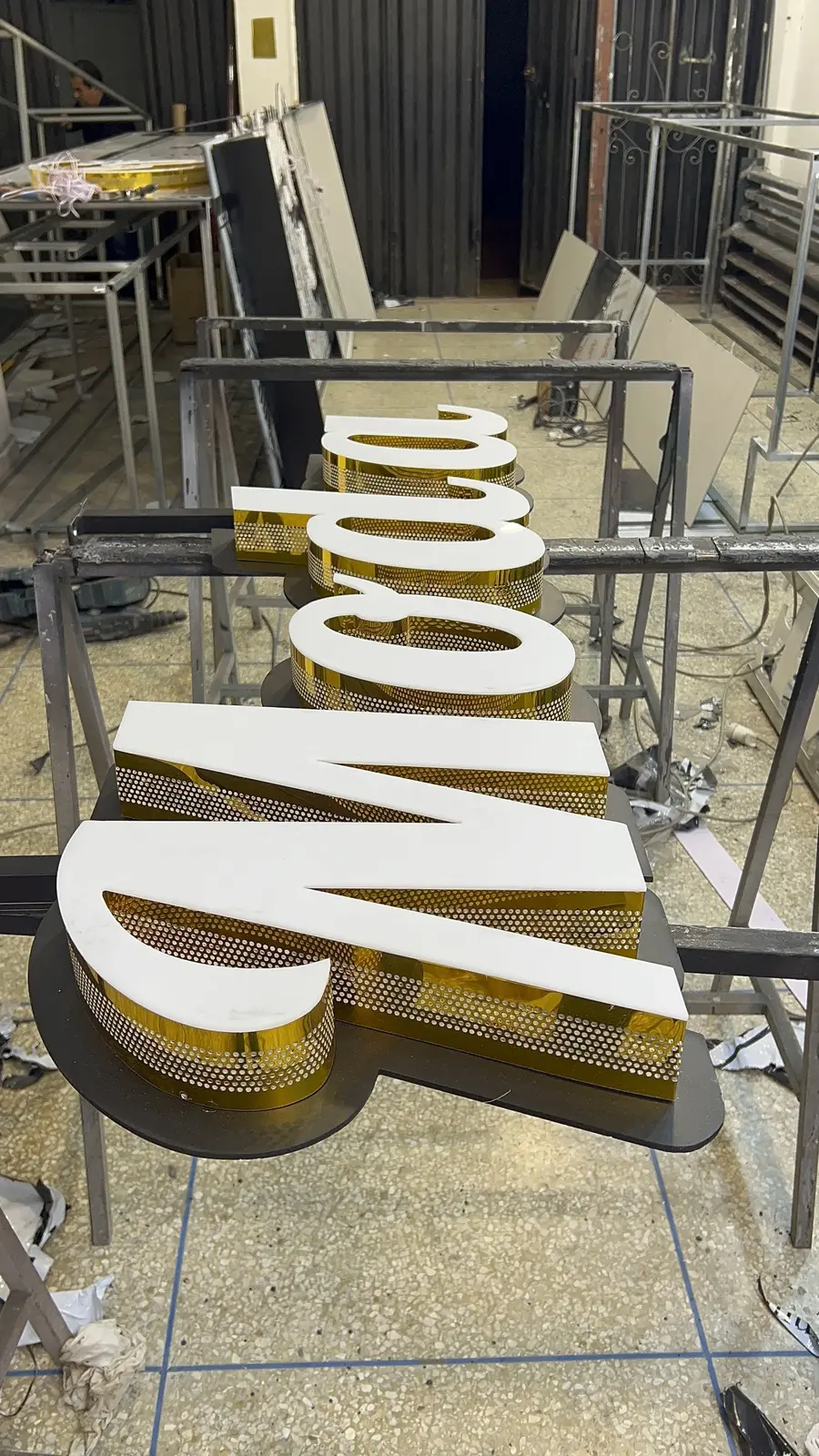 Réalisation Benik Pub — Lettrage 3D